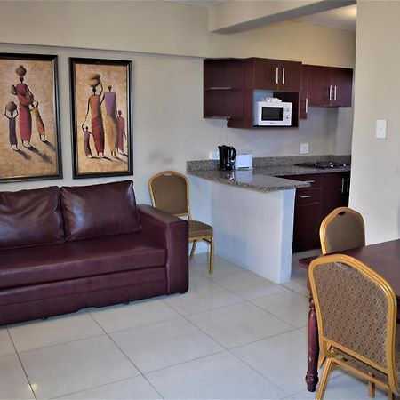 Emakhosini Self-Catering Apartments เดอร์บัน ภายนอก รูปภาพ