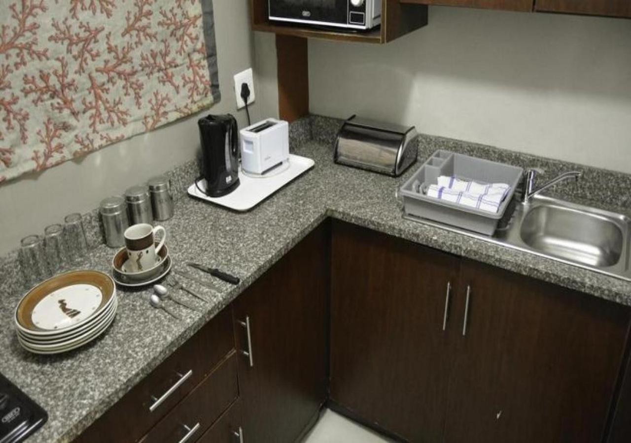 Emakhosini Self-Catering Apartments เดอร์บัน ภายนอก รูปภาพ