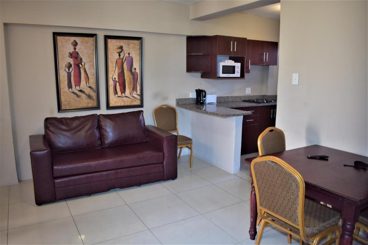 Emakhosini Self-Catering Apartments เดอร์บัน ภายนอก รูปภาพ